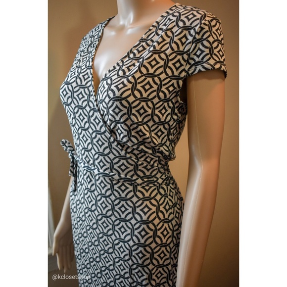 Short Sleeve Patterned Wrap Dress - M - Picture 7 of 10